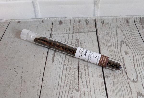 Reagenzgläschen gefüllt mit Whisky Smoked Pepper